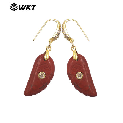 WT-E818 Wholesale Trendy Natural Gemstones Hand Carved Feather Shape Women Gold Earrings For Lady Dance Party Wearing Accessory