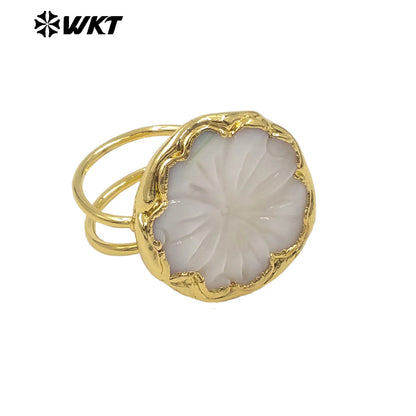 WT-MPR165 Romantic Style 18K Gold Plated Natural Shell Hand Carved Flower Shape Rings For Lady Daily Decorative Jewelry