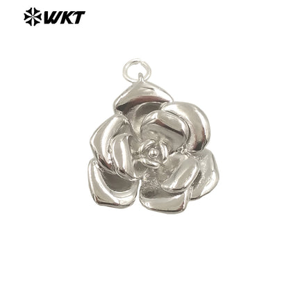 WT-P2000 Elegant and European Style Vividly Rose Flower Charms Jewelry Yellow Brass Handmade Pendant for Necklace