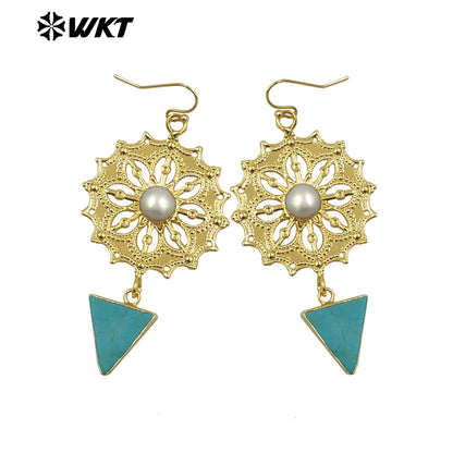 WT-MPE151 Wholesale Newest Design Ladies Fashion Gold Plated Natural Freshwater Pearl Earrings With Triangle Stone Charm