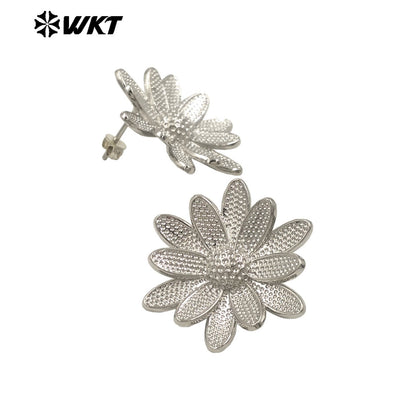 WT-E764 Wholesale New 18K Gold Plated and Silver Bodhisattva Lotus Shaped Earrings for Women As Special Anniversary Gifts