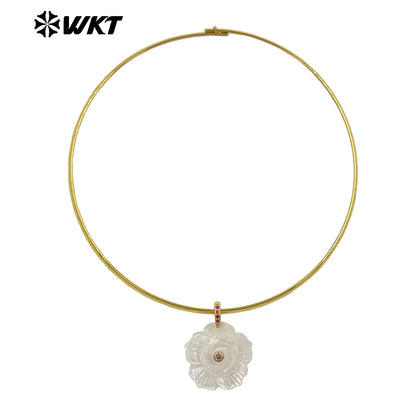 WT-JN382 Popular Design Gold Plated Natural Shell Zircon Flower Shape Pendant Chockers Necklace For Women Party Jewelry