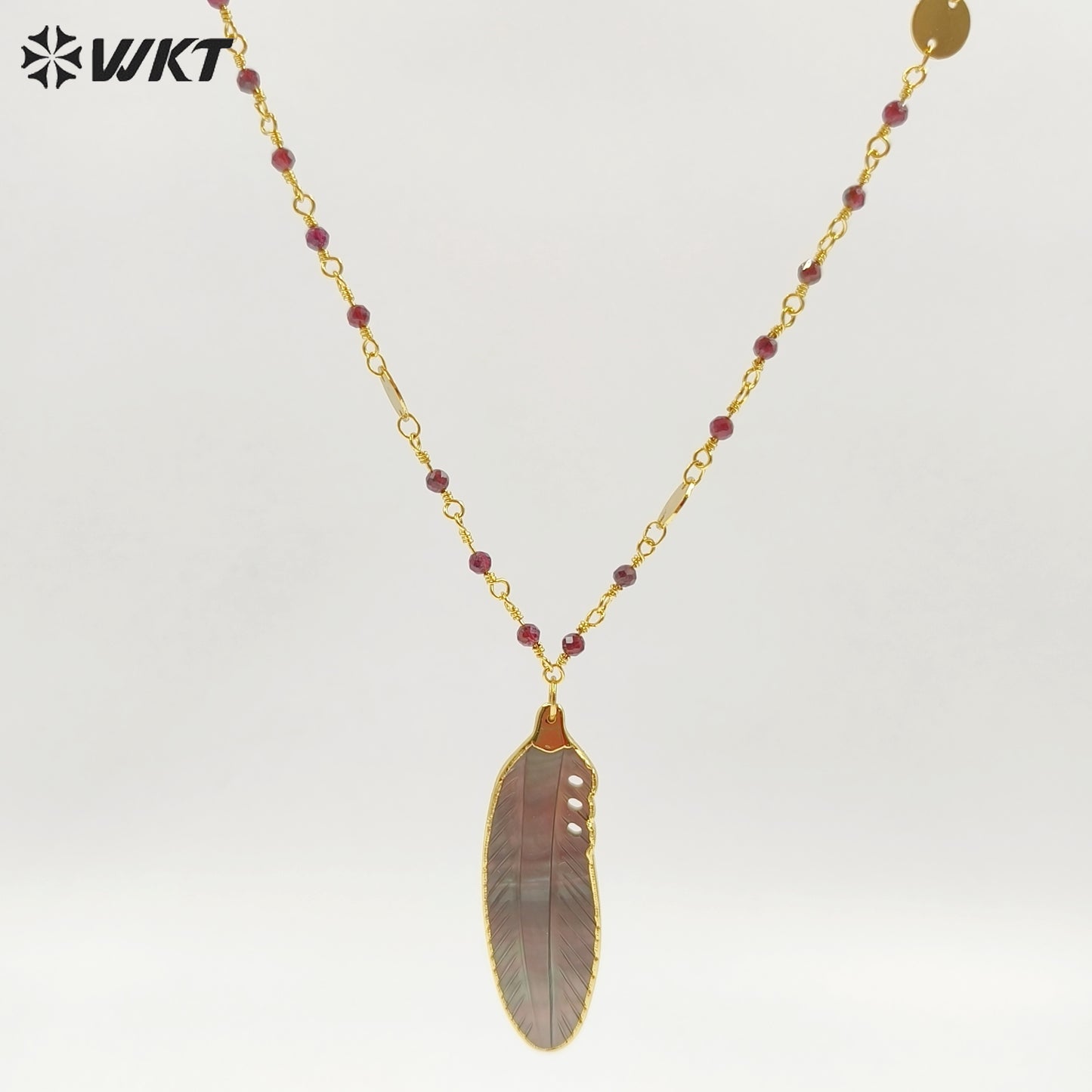 WT-JN400 Fashion Elegant Style Gold Plated Little Stone Chain With Natural Shell Feather Pendant Necklace For Lady Matching