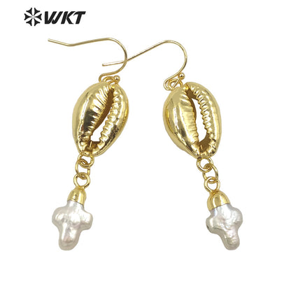 WT-MPE058 Gorgeous 18k Gold Electroplated Resist Tarnishable Natural Cowrie Shell with Pearl Charm Earrings Lady Shell Earrings