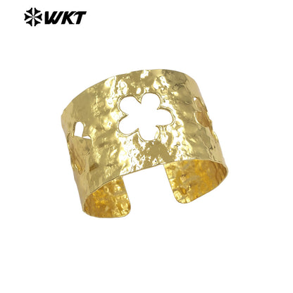 WT-JF381 Trendy Design 18K Gold Plated Yellow Brass Hollow Flower Heart Shape Bangle For Women Romantic Jewelry Accessory