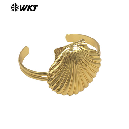 WT-B710 Trendy Lovely Gold Plated Yellow Brass Shell And Flower Shape Metal Bangle For Women Vacation Causal Accessory