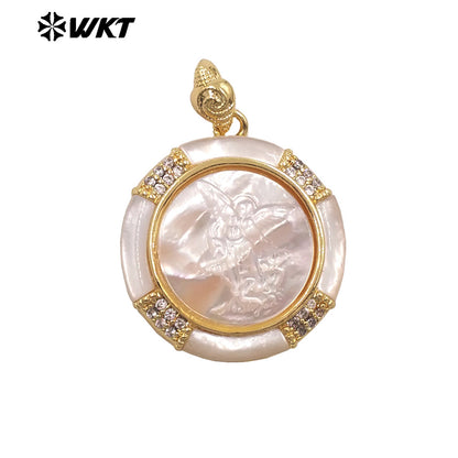 WT-JP468 Minimalist 18K Gold Plated Zircon And Natural Shell Round Religious Styles Pendants For Fashion Necklace Making