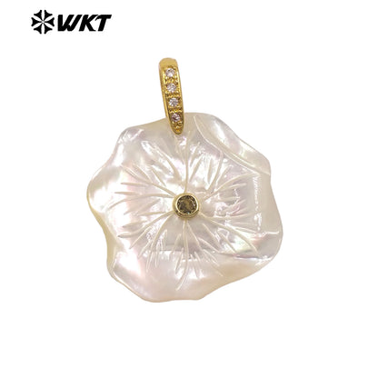 WT-JP524 Unique Fashionable Zircon And Irregular Mother Of Pearl Gold Charms Flower Pendants As Women Necklace Decoration