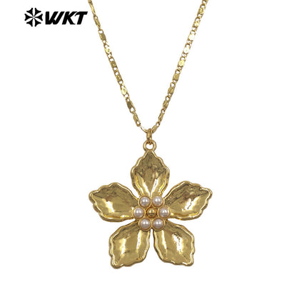 WT-N1516 Wholesale Trendy Metal Thin Chain With Gold Plated Brass And Artifical Pearl Flowers Pendant Necklace As Lady Matching
