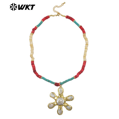 WT-JN402 Gorgeous Stone Beads Splicing Chain With Gold Plated Natural Freshwater Pearl Flower Pendant Necklace As Friend Gift
