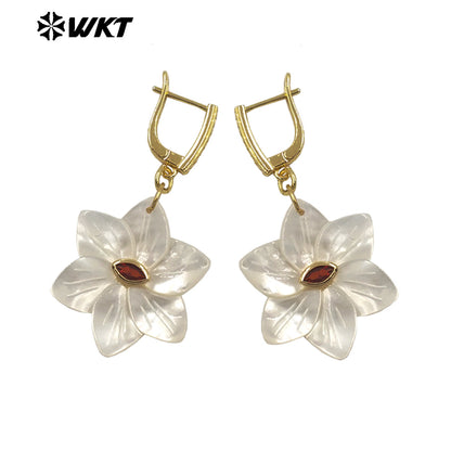 WT-MPE181 Elegant Style Colorful Zircon And Natural Shell Hand Carved Flower Shape Pendant Earrings As Lady Trendy Jewelry