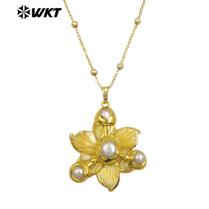 WT-JN295 Best Selling 18K Gold Plated Lovely Delicate Natural Shell Pearl Flower Necklace For Girlfriend As Valentine's Day Gift