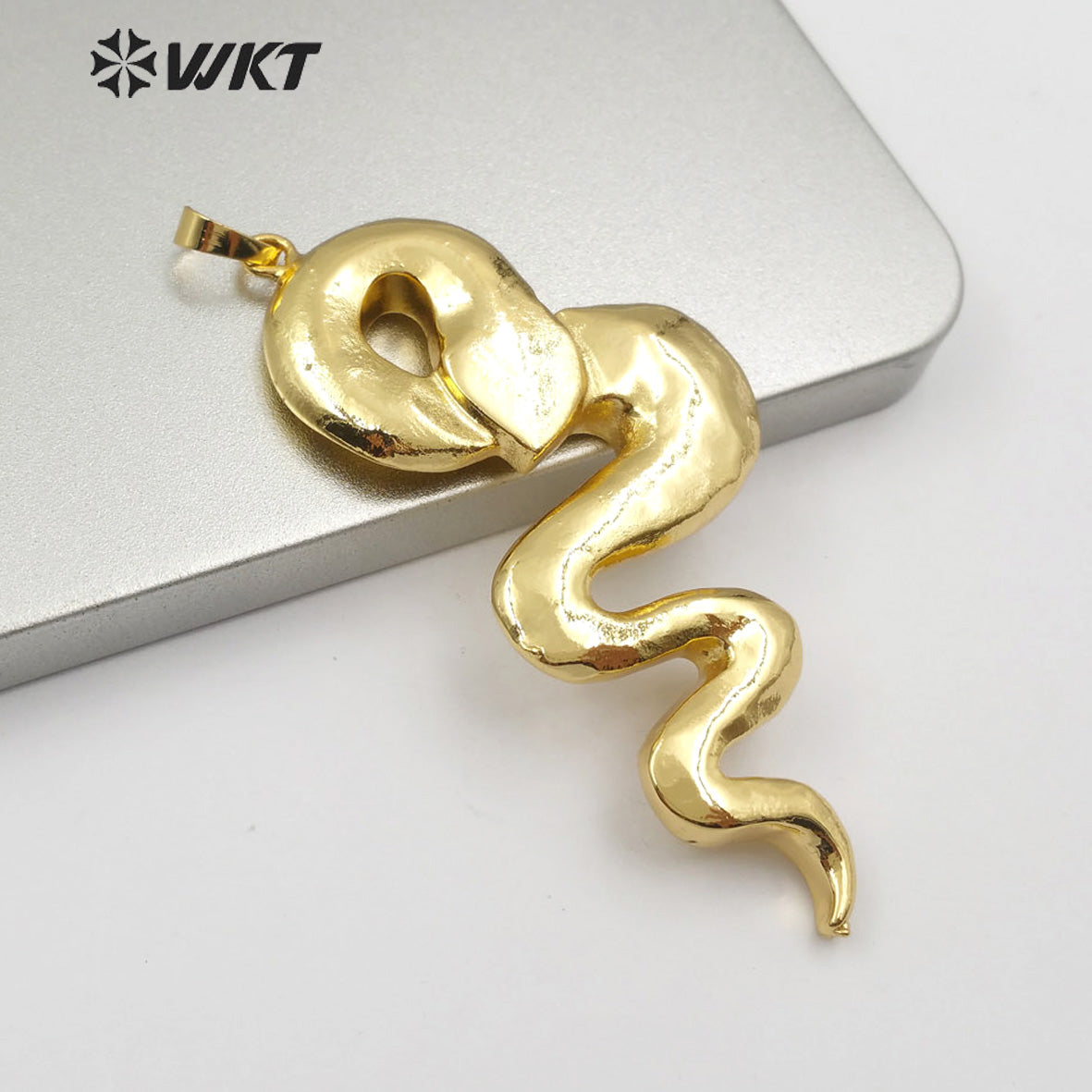 WT-JP178 New Natural White Shell Pendant Snake Shape 18k Gold Plated Fashion Women Jewelry Snake Shape Shell Pendant