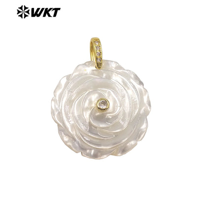 WT-JP474 High Quality Zircon Setting In Mother Of Pearl Hand Carved Flower Shape Gold Pendants As Necklace DIY Accessories