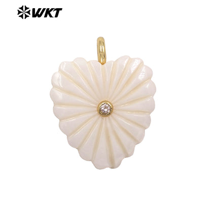 WT-JP526 Newest Exclusive Design Zircon And White Shell Hand Carved Heart Shape Pendant For Girls Romantic Jewelry Decorative