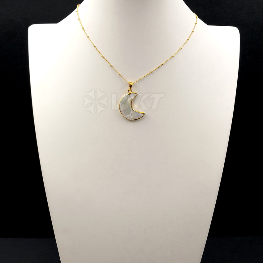 WT-N1024 Wholesale Freshwater Mother of Pearl Carved Crescent Moon Necklace MOP Necklace