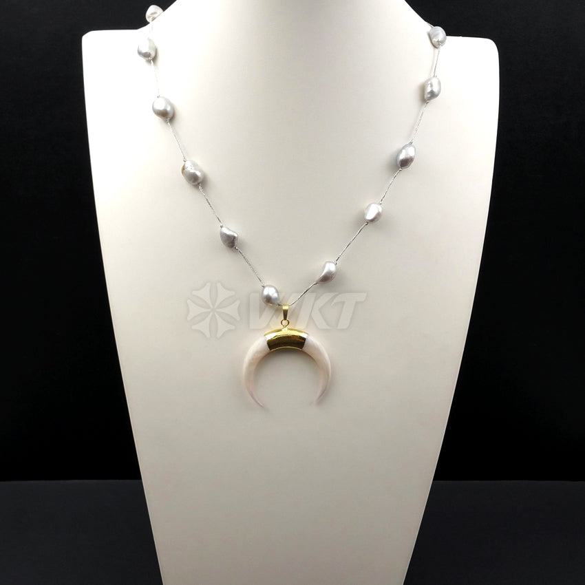 WT-N1056 WKT Wholesale New Fashion Real Pearl Necklace Shape of Crescent Exquisite Shell Necklace