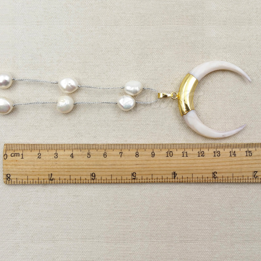 WT-N1056 WKT Wholesale New Fashion Real Pearl Necklace Shape of Crescent Exquisite Shell Necklace