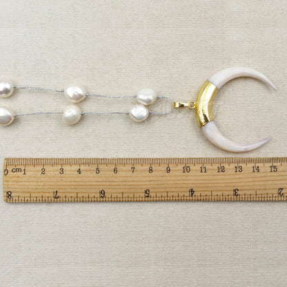 WT-N1056 WKT Wholesale New Fashion Real Pearl Necklace Shape of Crescent Exquisite Shell Necklace