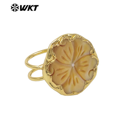 WT-MPR165 Romantic Style 18K Gold Plated Natural Shell Hand Carved Flower Shape Rings For Lady Daily Decorative Jewelry