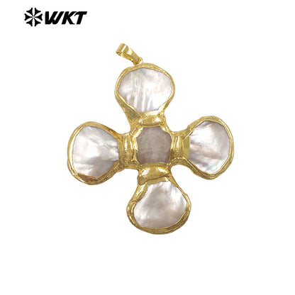 WT-JP425 Fashion Attractive Gold Plated Shell Middle With Natural Gemstones Flowers Shape Pendant For Jewelry Diy Making