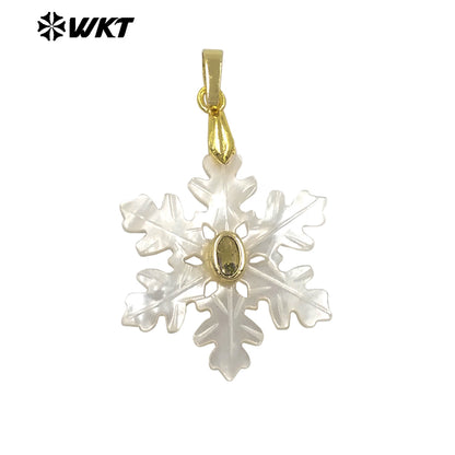 WT-JP520 Beautiful Style Colorful Zircon And Natural White Shell Carved Snowflake Shape Gold Pendant As Girl Jewelry Findings