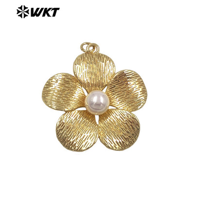 WT-P2077 Wonderful Gold Plated Brass And Artificial Pearl Metal Flowers Charm Pendant For Friend Present DIY Accessories