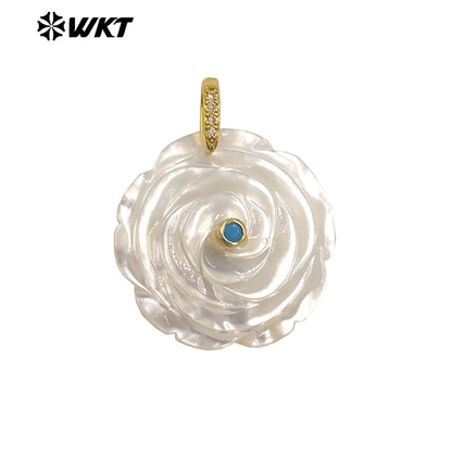 WT-JP474 High Quality Zircon Setting In Mother Of Pearl Hand Carved Flower Shape Gold Pendants As Necklace DIY Accessories