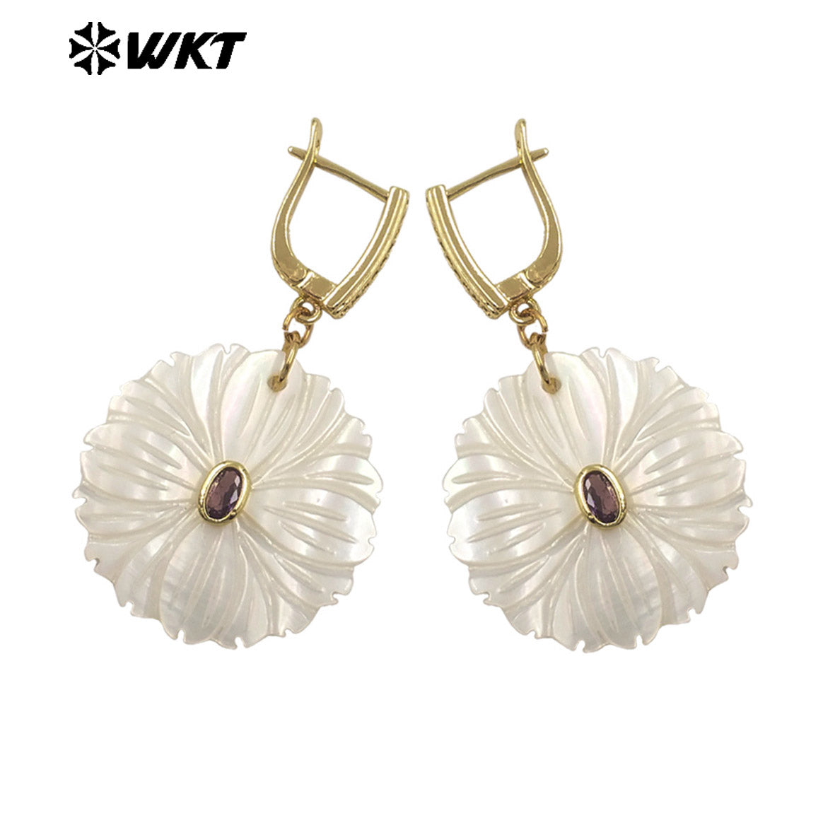 WT-MPE182 Minimalism Style Zircon Setting In Natural Shell Hand Carved Round Pendant Gold Earrings For Friends Jewelry