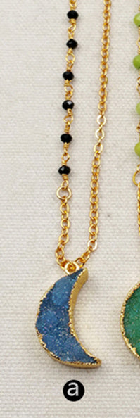 WT-N1079 WKT Wholesale New Fashion Design Colorful Unique Glass Beaded Chain Titanium Druzy Agate Crescent Horn Necklace