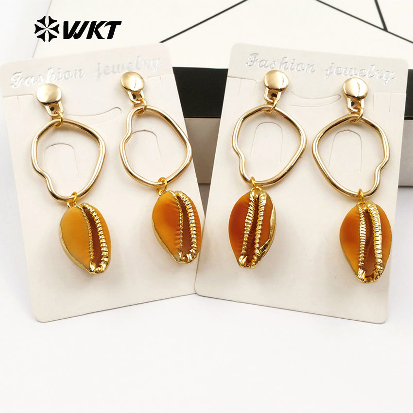 WT-E438 Wholesale New Arrived 24K Gold Metal Electroplated Fashion Vitality Natural Cowrie Shell Earrings