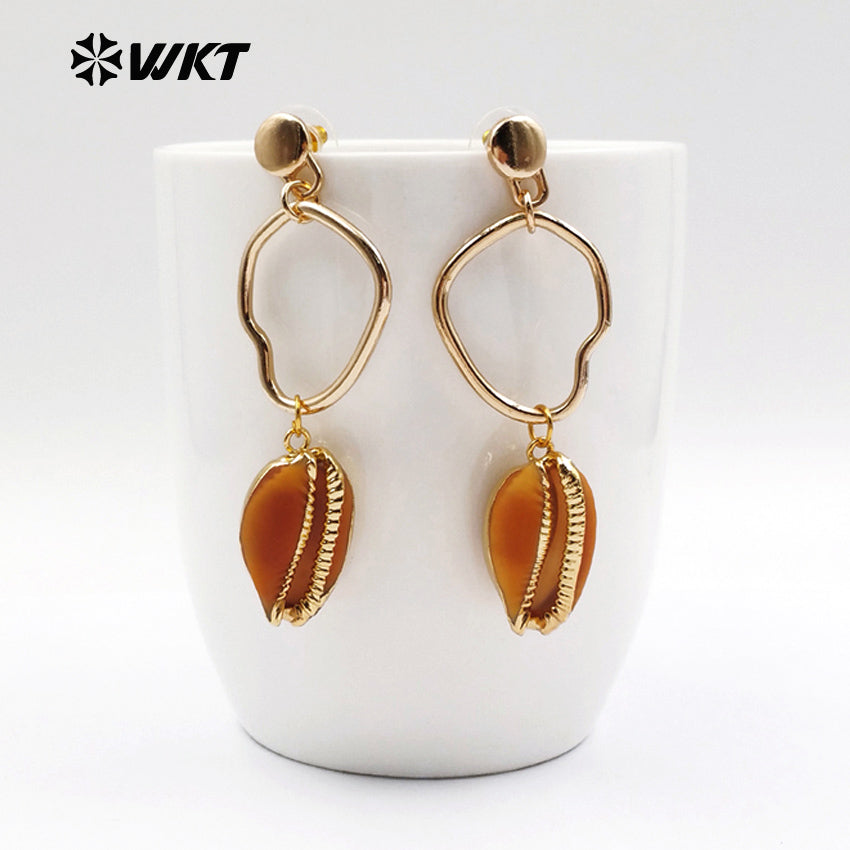 WT-E438 Wholesale New Arrived 24K Gold Metal Electroplated Fashion Vitality Natural Cowrie Shell Earrings