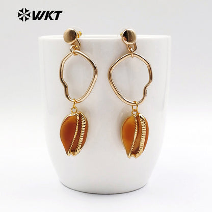 WT-E438 Wholesale New Arrived 24K Gold Metal Electroplated Fashion Vitality Natural Cowrie Shell Earrings