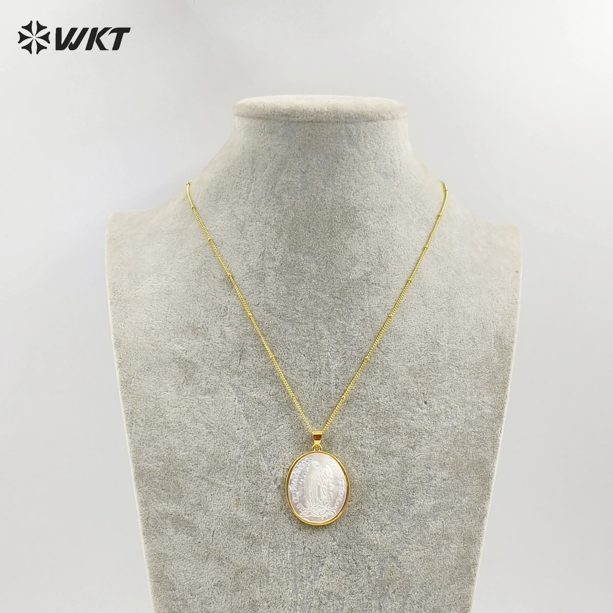 WT-JN022 Hot Sale Wholesale Religion Style Natural Shell Necklace Virgin Mary Pendant with Gold Color Plated Oval Shape Pendant