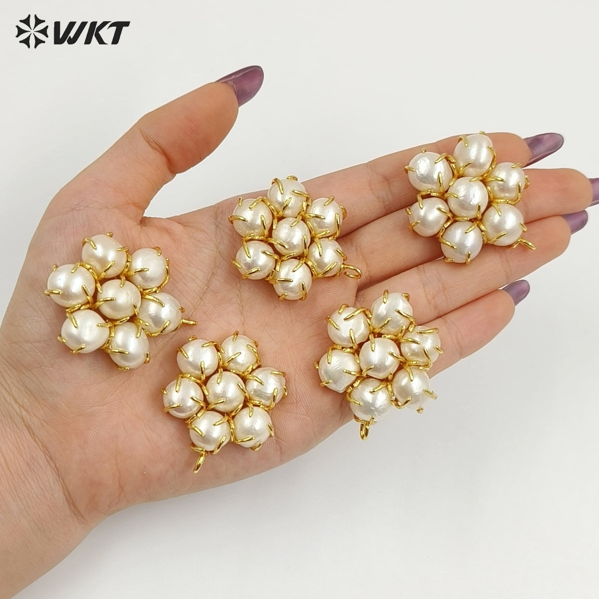 WT-JP489 Beautiful 18K Gold Plated Natural Freshwater Pearls Decorated Flower Shape Pendant For Female Necklaces Making