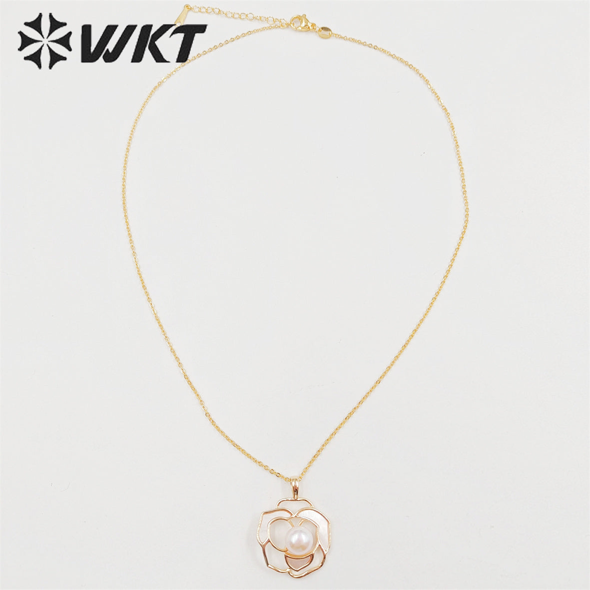 WT-JN215 WKT New Elegant Rose Flower MOP Made Pendant Necklace Natural Freshwater Pearl Flower Necklace for Girlfriend