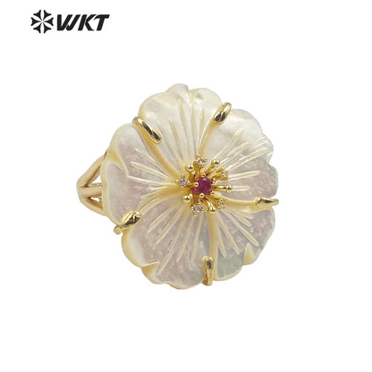 WT-MPR069 Gorgeous Trendy Fashion Natural White Shell and Zircon Flower Shaped Ring for Women Lucky Unique Design Ring