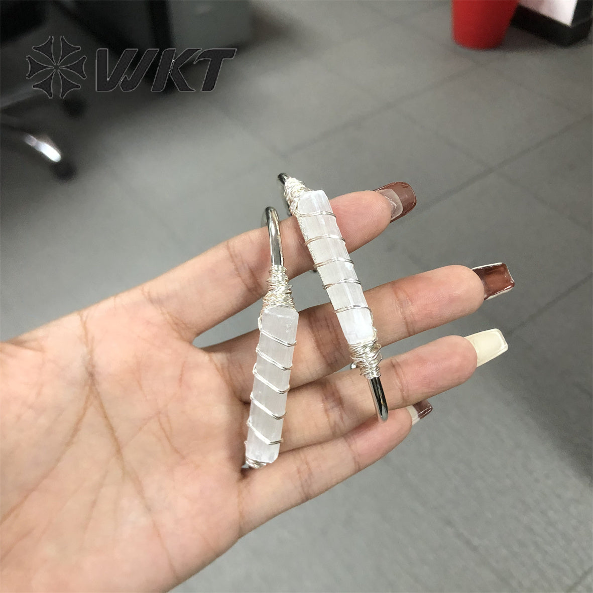 WT-B567 Wholesale Fashion Women Gold Electroplated Wire Wrapped White Selenite Open Bangle Adjustable Gold Natural Stone Bangle