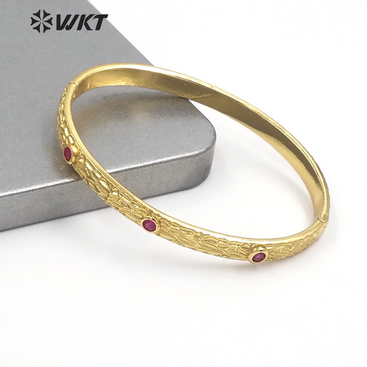 WT-B619 New 18K Real Gold Plated Resist Tarnishable Cubic Zircon Round Cuff Bangle for Women Dubai Hot Metal Bangle