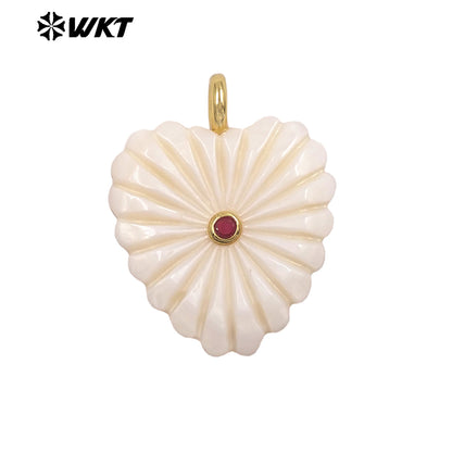 WT-JP526 Newest Exclusive Design Zircon And White Shell Hand Carved Heart Shape Pendant For Girls Romantic Jewelry Decorative