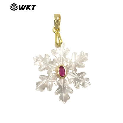 WT-JP520 Beautiful Style Colorful Zircon And Natural White Shell Carved Snowflake Shape Gold Pendant As Girl Jewelry Findings