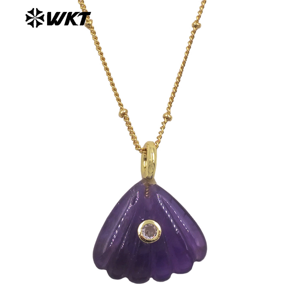WT-N1513 Ocean Style Gold Chain And Natural Gemstones Hand Carved Shell Shape Pendant Necklace For Female Vacation Matching