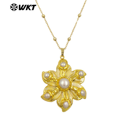 WT-JN294 the New Romantic 18K Gold Plated Natural Shell Six Pearl Flower Shaped Necklace for Lovely Woman As Birthday Gift