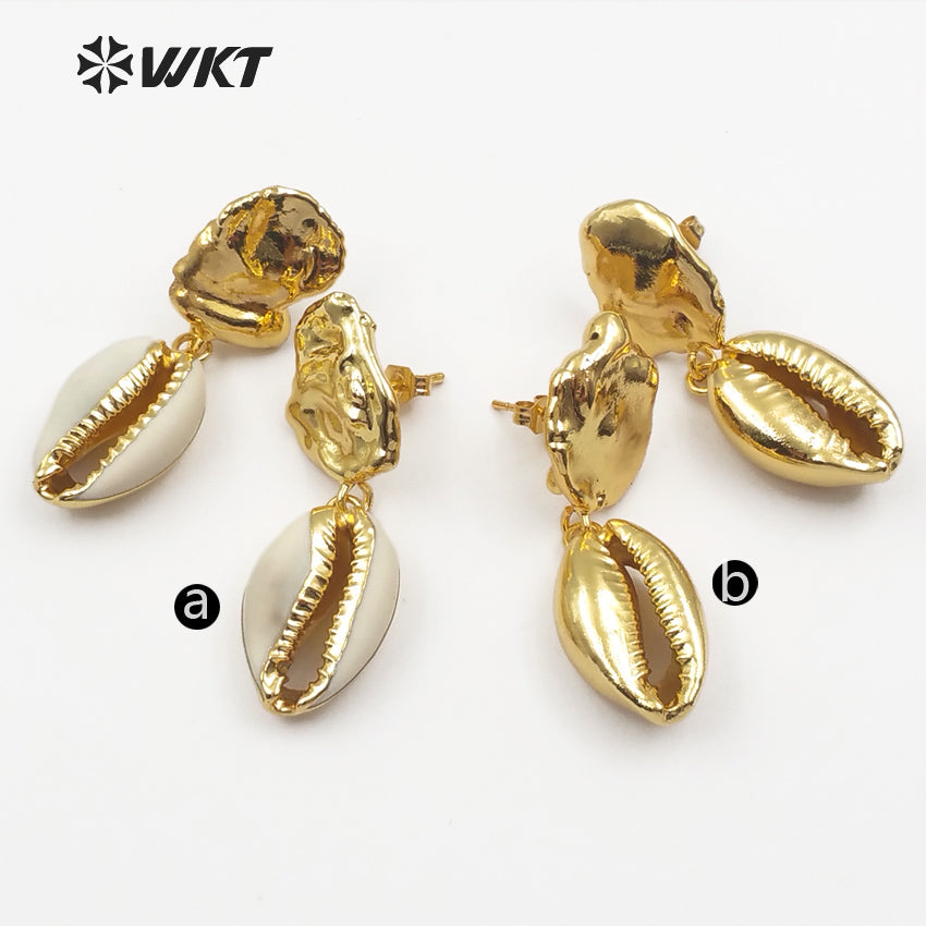 WT-E442 Chic Design Women Vogue Jewelry Irregular Shape Gold Dipped Tiny Cowrie and Pearl Earring Raw Sea Shell Earring