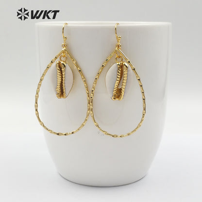 WT-E446 Wholesale Beautiful Special Design Custom Natural Cowrie with Full Gold Fashion Jewelry Making for Woman Shell Earring