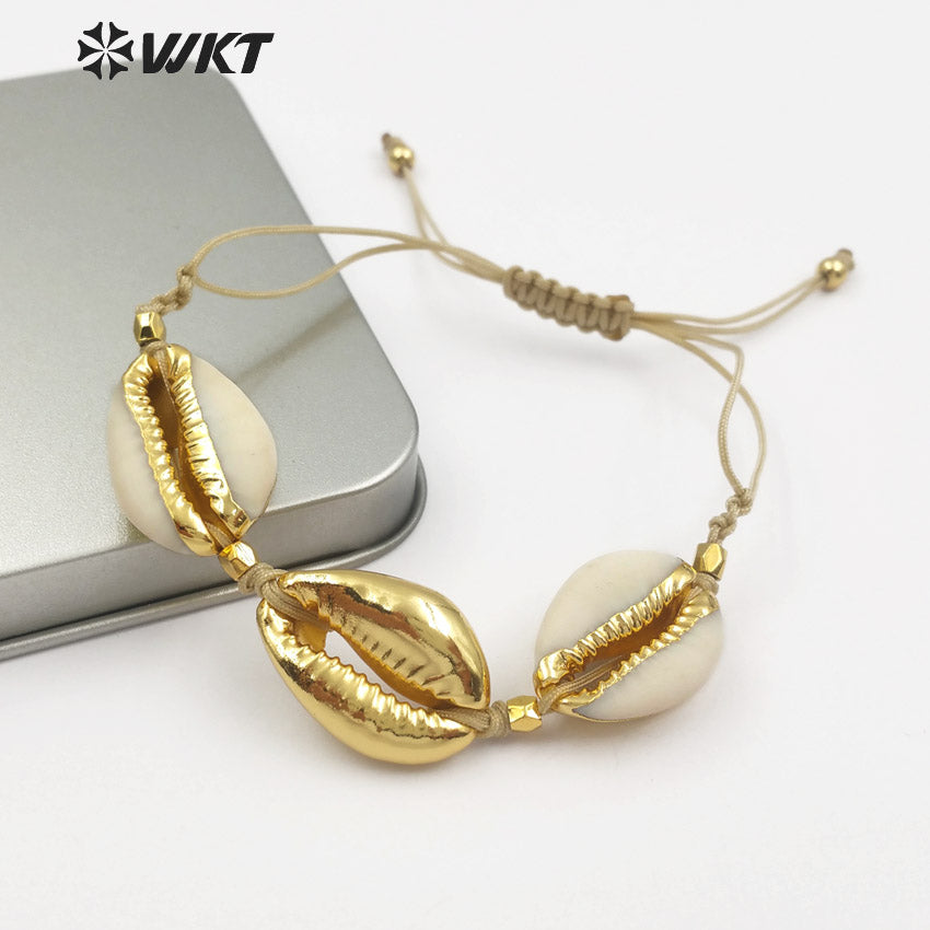 WT-B431 Gold Trim Cowrie Shells Bracelet With One Full Metallic Shell in Boho Style Women Usual Gold Shell Jewelry Bracelet