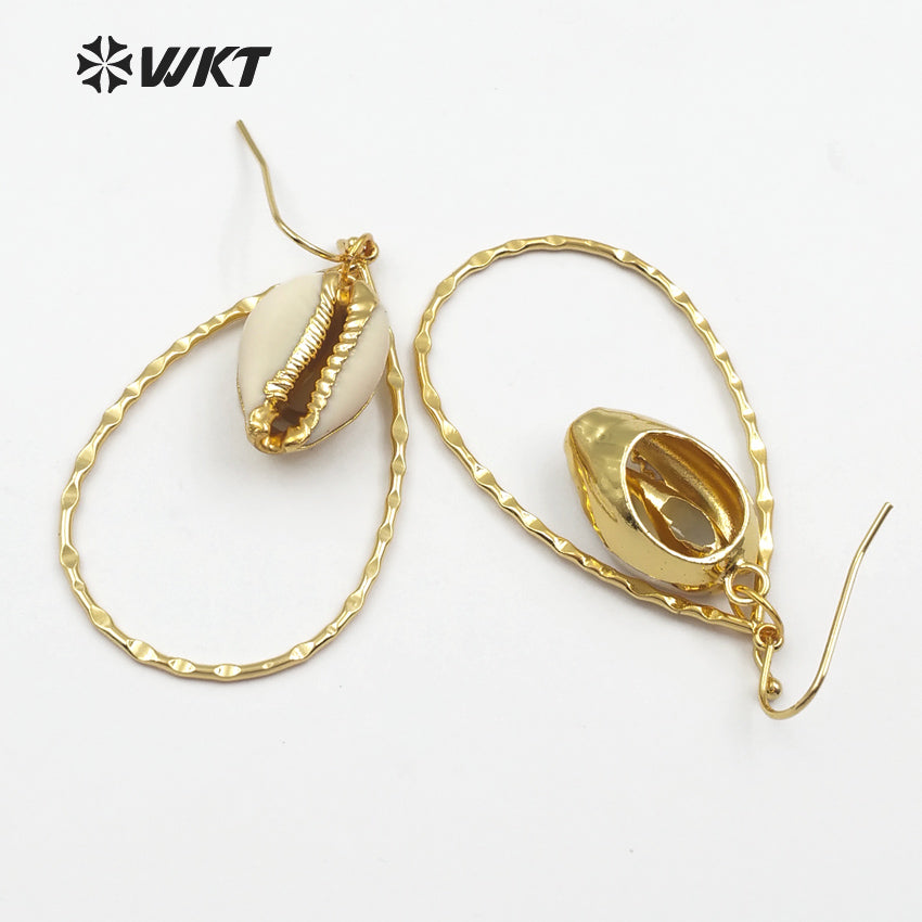 WT-E446 Wholesale Beautiful Special Design Custom Natural Cowrie with Full Gold Fashion Jewelry Making for Woman Shell Earring