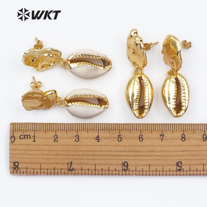 WT-E442 Chic Design Women Vogue Jewelry Irregular Shape Gold Dipped Tiny Cowrie and Pearl Earring Raw Sea Shell Earring