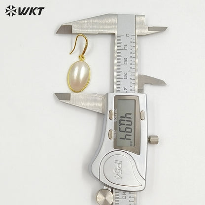 WT-MPE183 Trendy Elegant Gold Electroplated Oval Smooth Mabe Shell Women Earrings For Friend Good Quality Jewelry Gifts