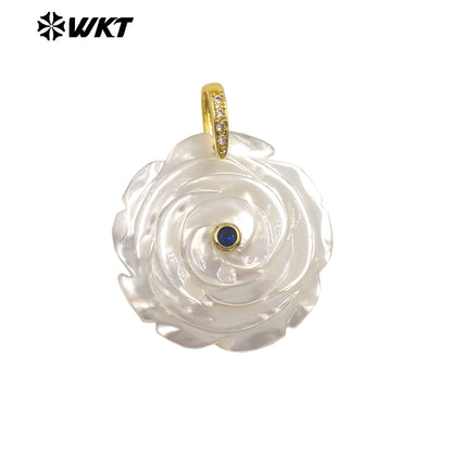 WT-JP474 High Quality Zircon Setting In Mother Of Pearl Hand Carved Flower Shape Gold Pendants As Necklace DIY Accessories